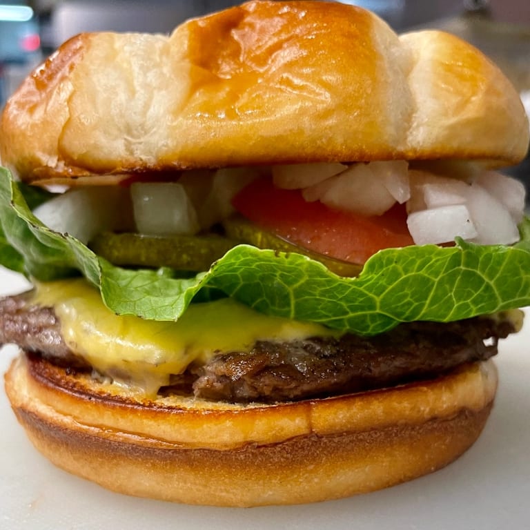 Classic Cheeseburgers: American Restaurant Favorites